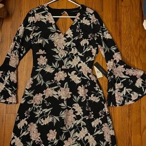Cynthia Steffe Women’s Eden Floral Bell Sleeved Dress NWT size 4